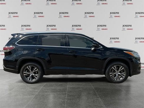 Used 2016 Toyota Highlander XLE image 1