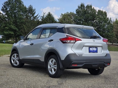 Used 2019 Nissan Kicks S image 9