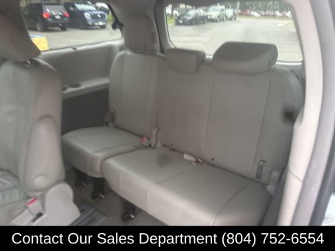 Used 2014 Toyota Sienna XLE image 29