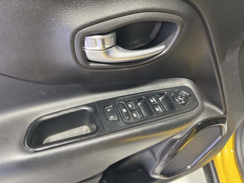 Used 2017 Jeep Renegade Altitude image 26