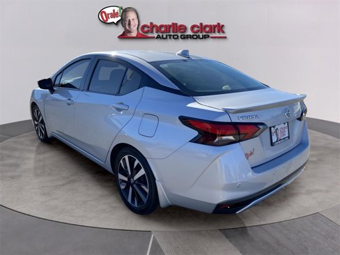 Used 2021 Nissan Versa SR image 4