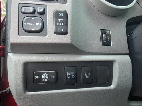 Used 2010 Toyota Tundra Limited image 14