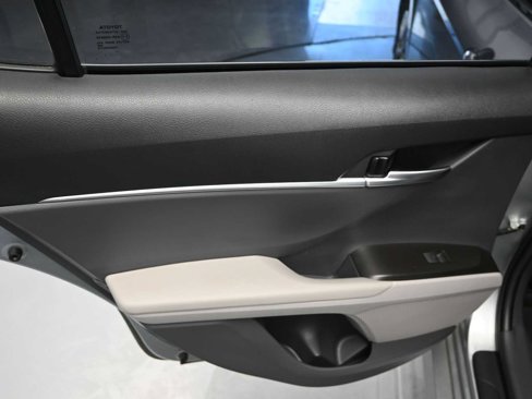 Used 2021 Toyota Camry LE image 15