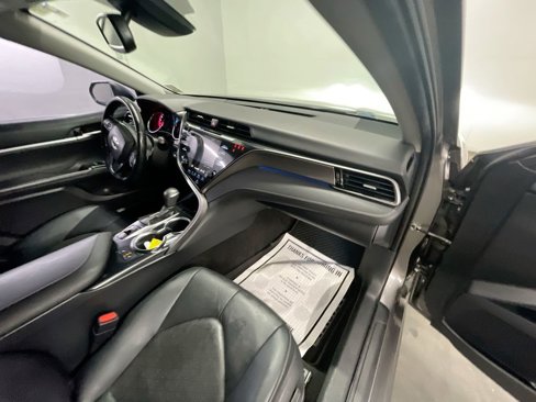 Used 2019 Toyota Camry XSE image 28