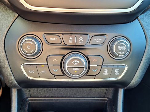 Used 2023 Jeep Cherokee Altitude Lux image 19