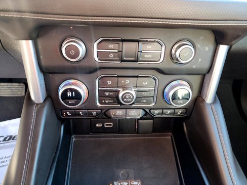 Used 2023 GMC Yukon XL SLT image 17