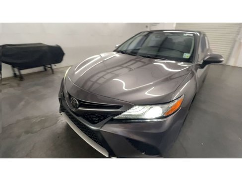 Used 2019 Toyota Camry XSE image 4