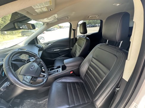 Used 2018 Ford Escape Titanium w/ Ford Safe & Smart Package image 28