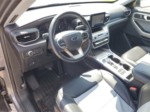 Used 2022 Ford Explorer XLT w/ Equipment Group 202A image 18