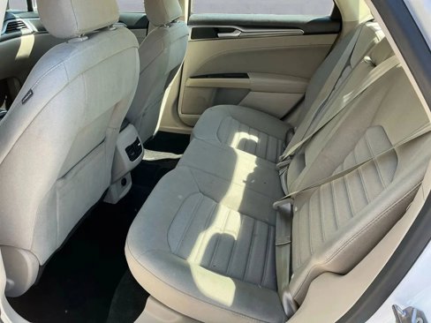Used 2018 Ford Fusion SE w/ Fusion SE Technology Package image 13