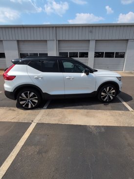 Certified 2022 Volvo XC40 P8 Recharge Plus image 3