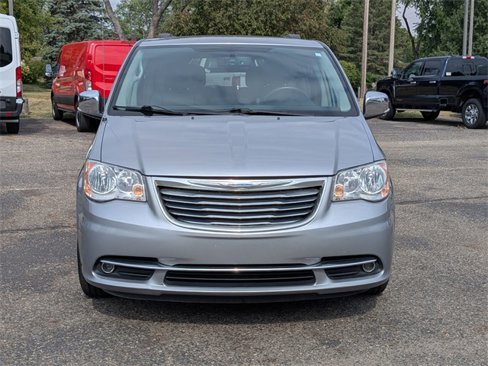 Used 2015 Chrysler Town & Country Touring-L w/ Driver Convenience Group image 8
