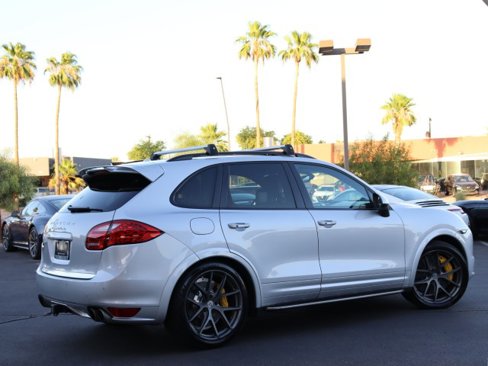 Used 2013 Porsche Cayenne Turbo image 20