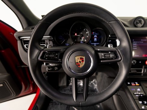 Certified 2025 Porsche Macan image 18