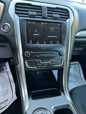 Used 2017 Ford Fusion SE w/ Fusion SE Technology Package image 33