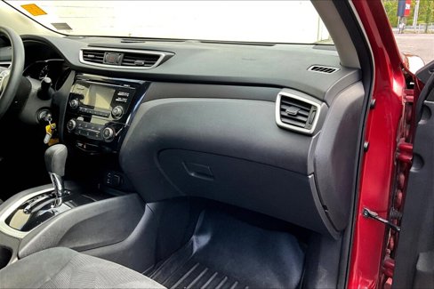 Used 2016 Nissan Rogue S image 11
