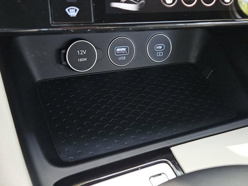 Used 2025 Genesis G70 2.5T image 24