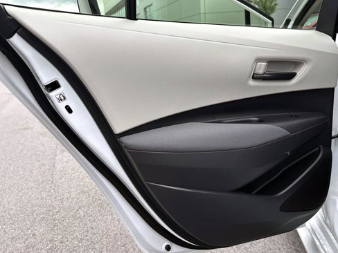 Used 2022 Toyota Corolla LE image 13