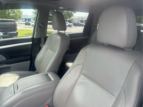 Used 2018 Toyota Highlander XLE image 10