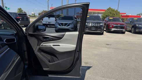 Used 2018 Chevrolet Equinox LS image 26