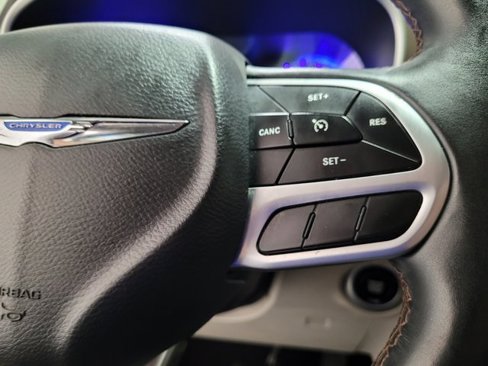 Used 2018 Chrysler Pacifica Touring-L w/ Premium Audio Group image 31