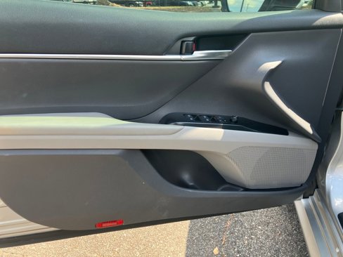 Used 2020 Toyota Camry LE image 24