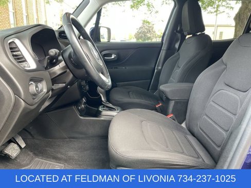 Used 2019 Jeep Renegade Latitude w/ Cold Weather Group image 18