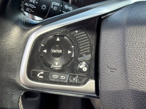 Used 2018 Honda Civic Touring image 28