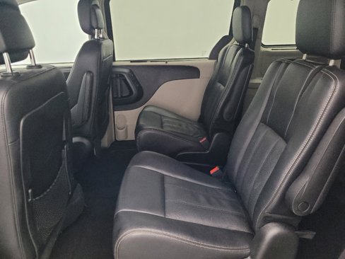 Used 2014 Chrysler Town & Country Touring-L w/ Driver Convenience Group image 18