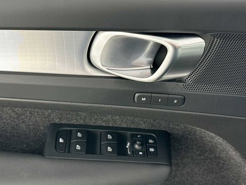 Certified 2025 Volvo XC40 B5 Core image 17