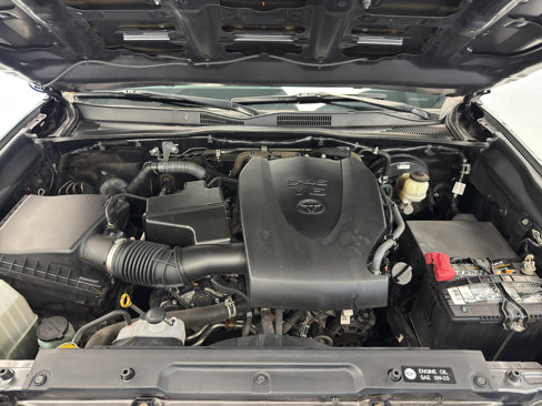 Used 2016 Toyota Tacoma TRD Sport image 37