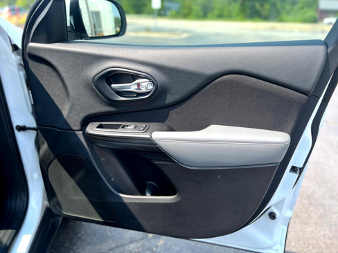 Used 2014 Jeep Cherokee Latitude w/ Cold Weather Group image 41