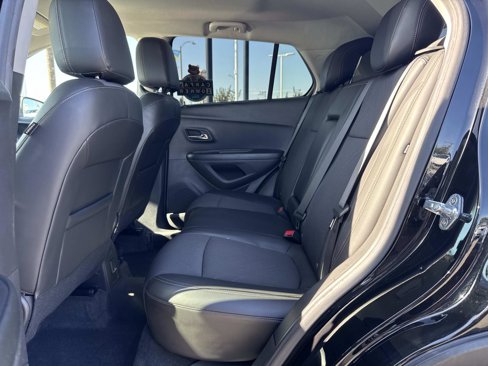 Used 2022 Chevrolet Trax LT w/ LT Convenience Package image 18