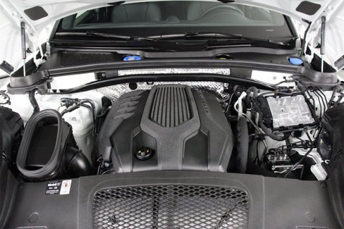 Certified 2025 Porsche Macan image 26