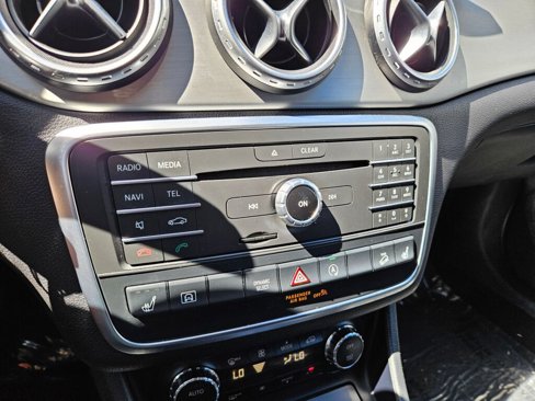 Used 2017 Mercedes-Benz GLA 250 4MATIC image 6