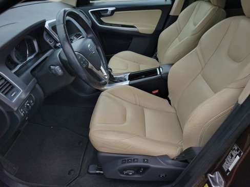 Used 2017 Volvo XC60 T5 Dynamic w/ Preferred Option Package image 4