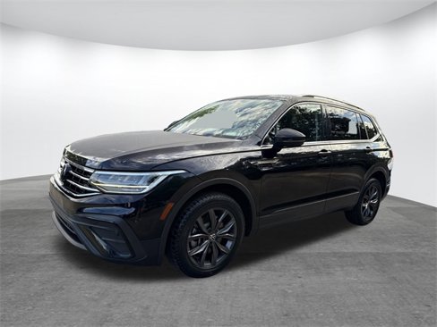 Used 2022 Volkswagen Tiguan SE image 2