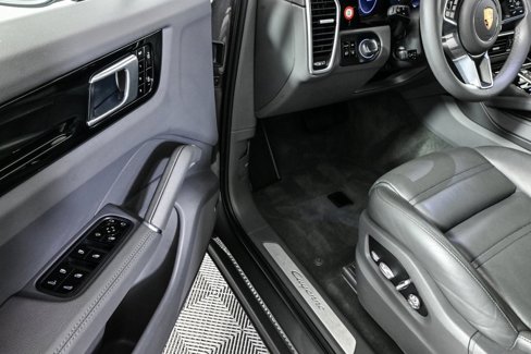Certified 2020 Porsche Cayenne image 8
