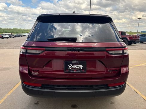 Used 2023 Jeep Grand Cherokee Limited w/ Black Appearance Package image 7