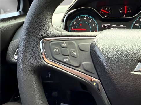 Used 2018 Chevrolet Cruze LT image 17