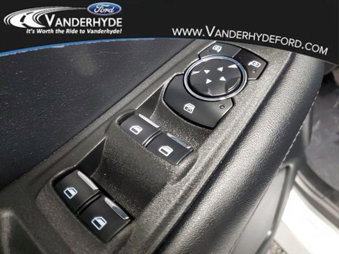 Used 2023 Ford Edge SEL image 16