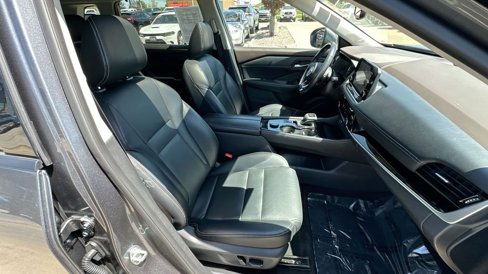 Used 2023 Nissan Rogue SL w/ SL Premium Package image 29