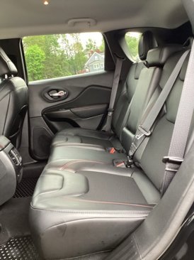Used 2022 Jeep Cherokee Trailhawk image 24