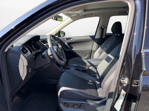 Used 2020 Volkswagen Tiguan SE w/ Panoramic Sunroof Package image 10