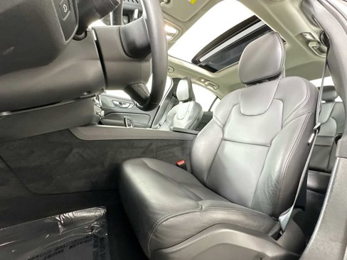 Certified 2025 Volvo S60 B5 Core image 18
