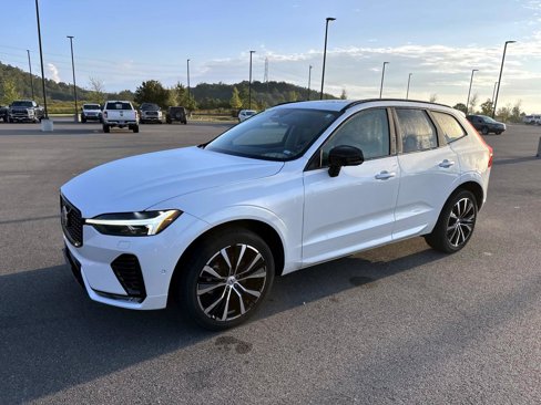 Used 2024 Volvo XC60 B5 Plus image 9