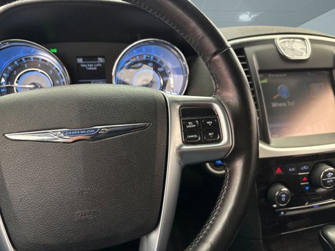 Used 2011 Chrysler 300 Limited image 26