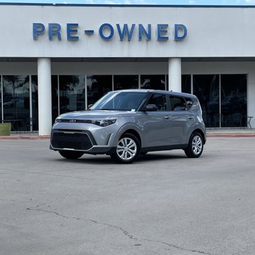 Used 2023 Kia Soul LX image 1