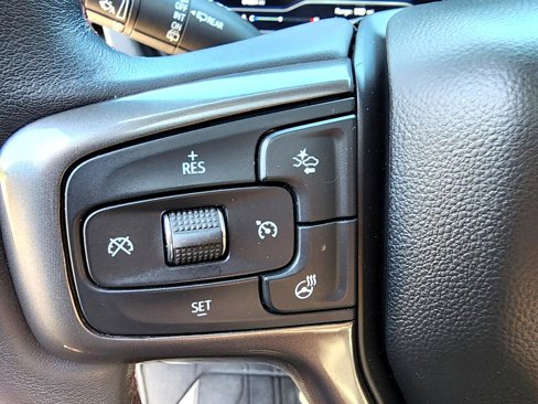 Used 2022 Chevrolet Suburban RST w/ Sport Performance Package image 15