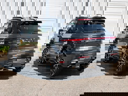New 2026 Porsche Macan image 3